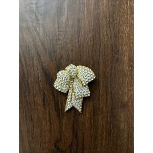 Nolan Miller Glamour Gold Tone Ribbon Gift Bow Crystal Rhinestone Brooch Pin